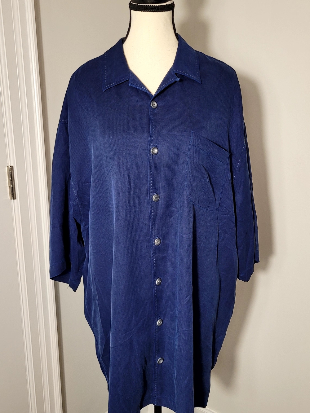 Tommy Bahama Silk Deep Blue Short Sleeve Button-Up Shirt. Large Tall.